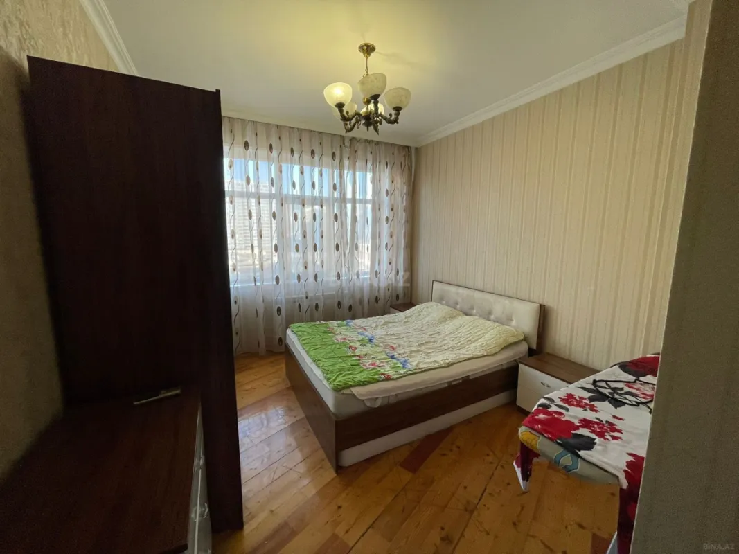 Kirayə verilir 2 otaqlı mənzil 105 m²