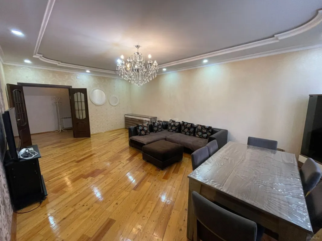 Kirayə verilir 2 otaqlı mənzil 105 m²