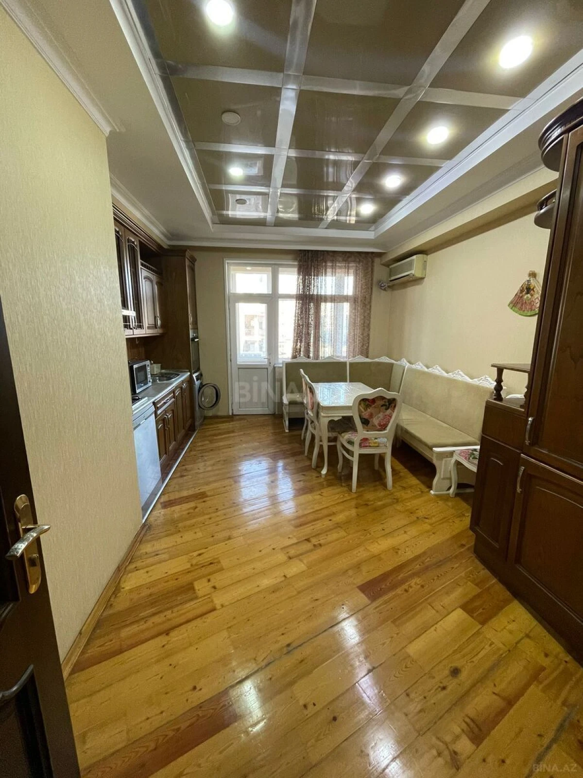 Kirayə verilir 2 otaqlı mənzil 105 m²
