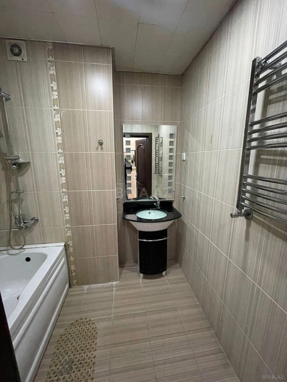 Kirayə verilir 2 otaqlı mənzil 105 m²