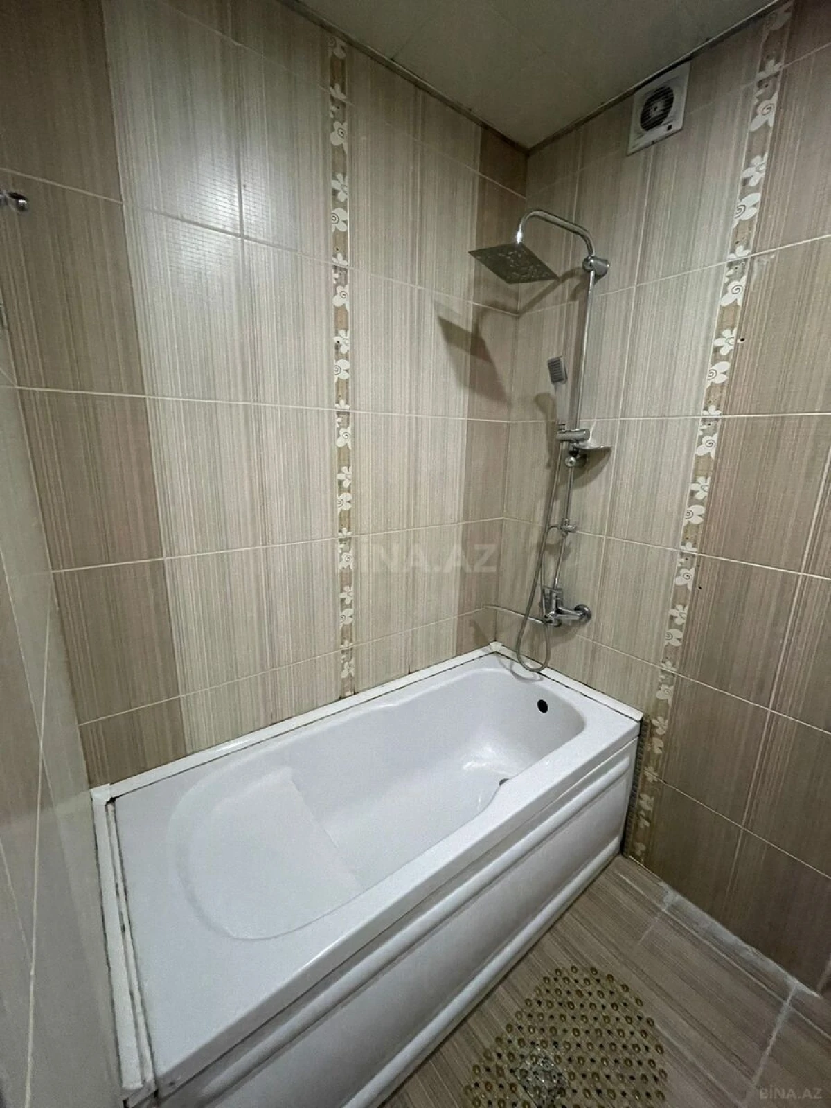 Kirayə verilir 2 otaqlı mənzil 105 m²