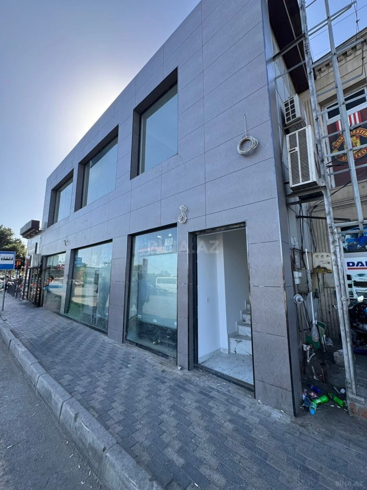 Satılır obyekt 180 m²