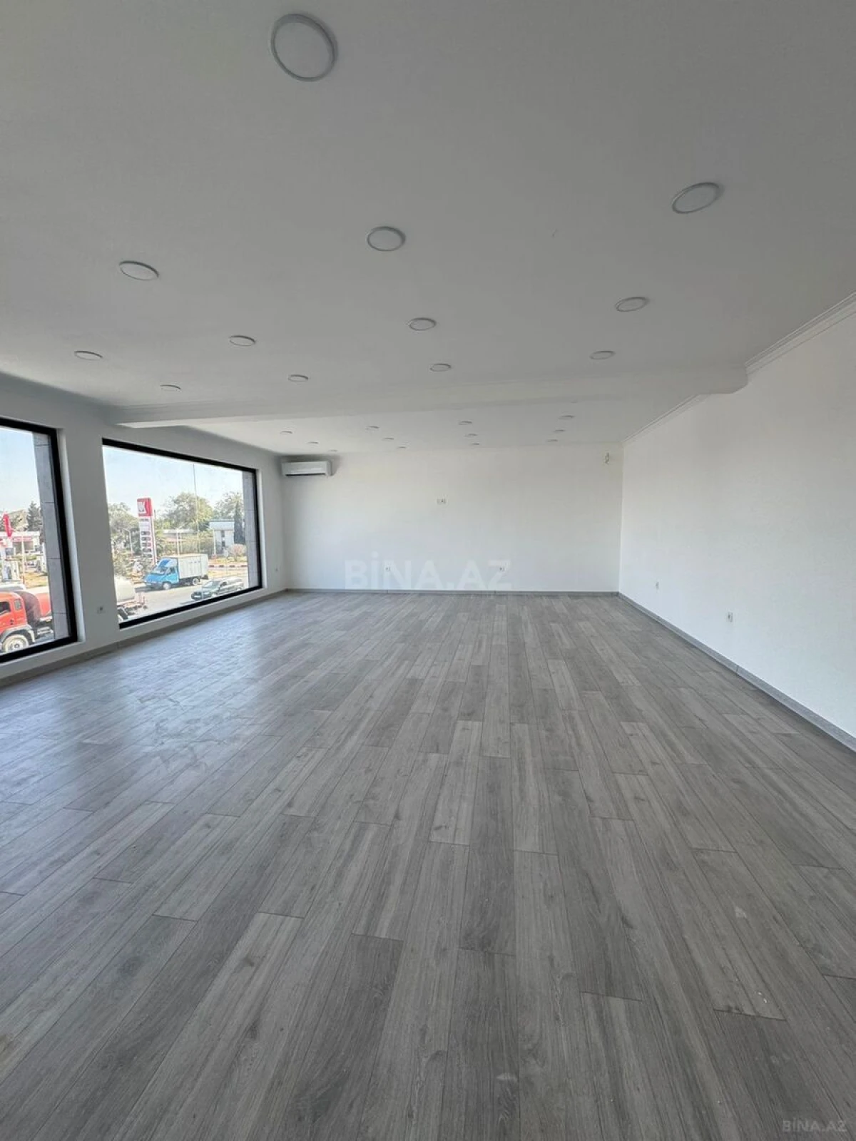 Satılır obyekt 180 m²