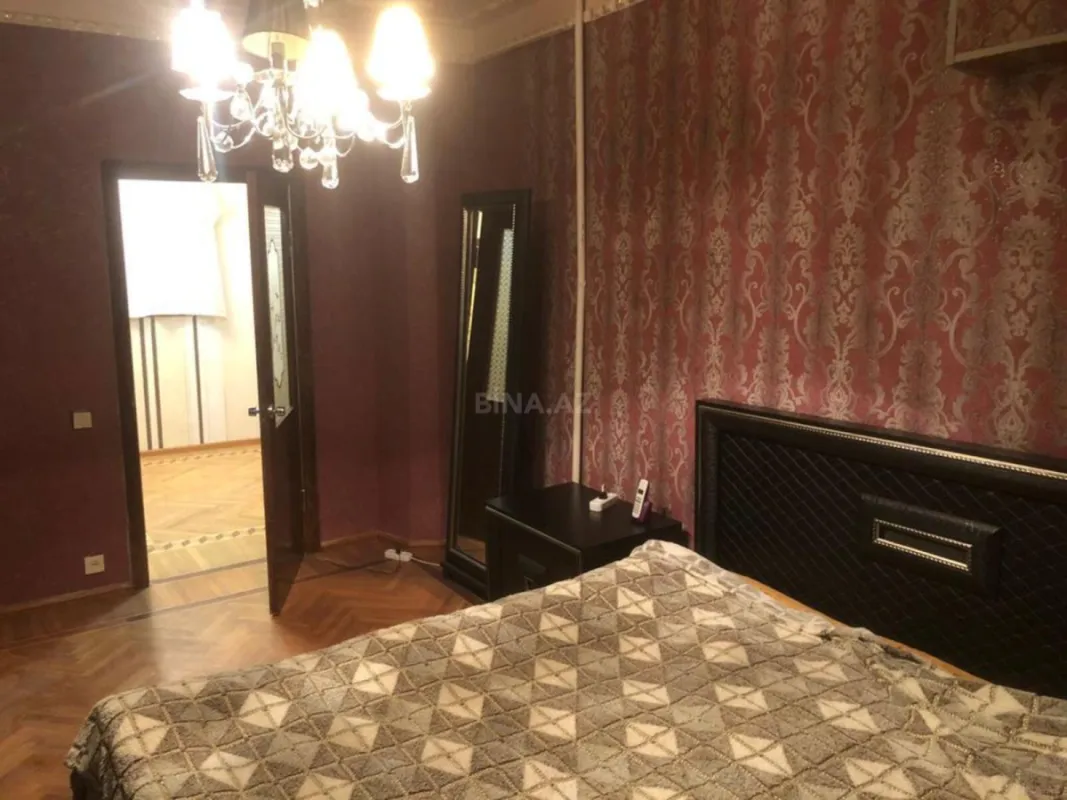 Satılır 5 otaqlı mənzil 120 m²