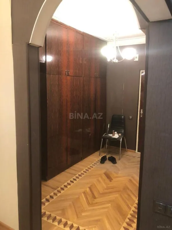 Satılır 5 otaqlı mənzil 120 m²