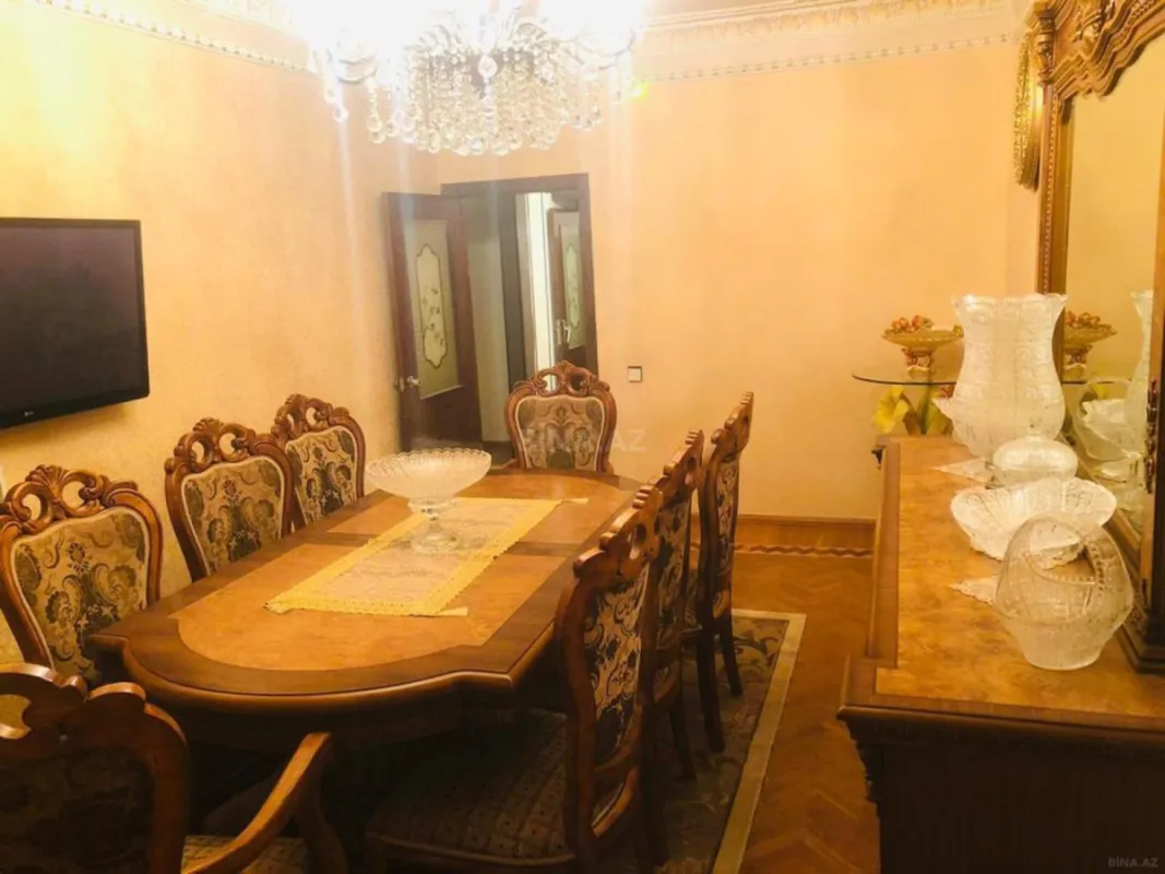 Satılır 5 otaqlı mənzil 120 m²