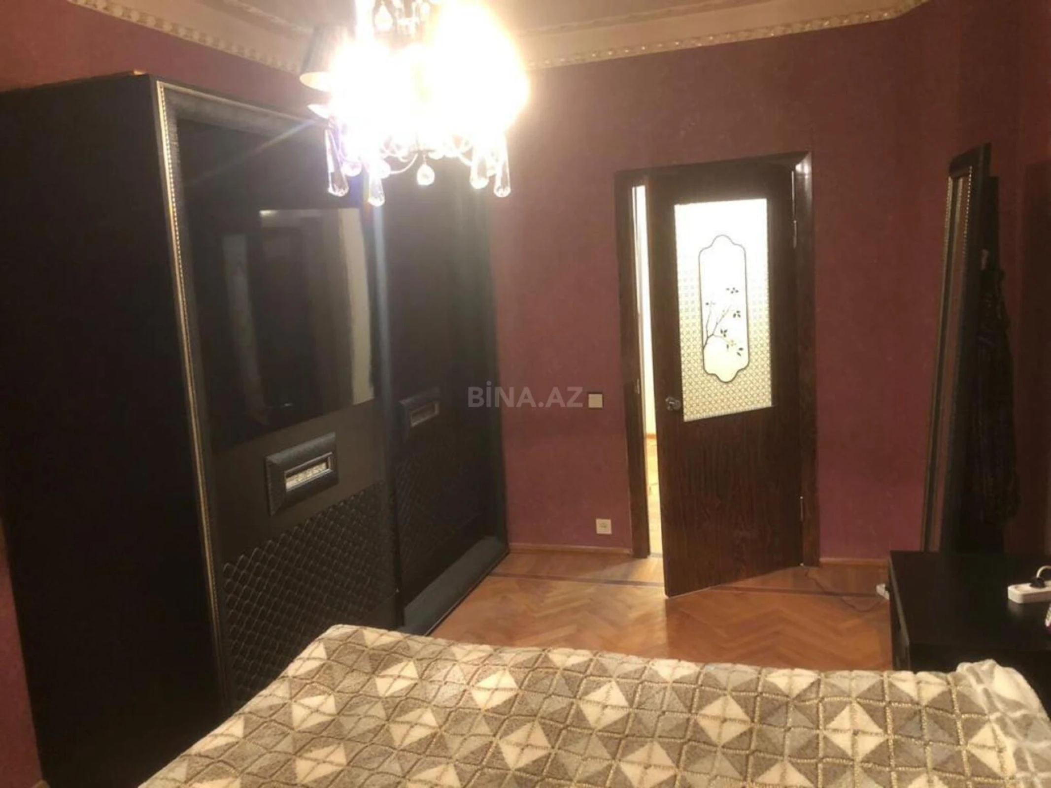 Satılır 5 otaqlı mənzil 120 m²
