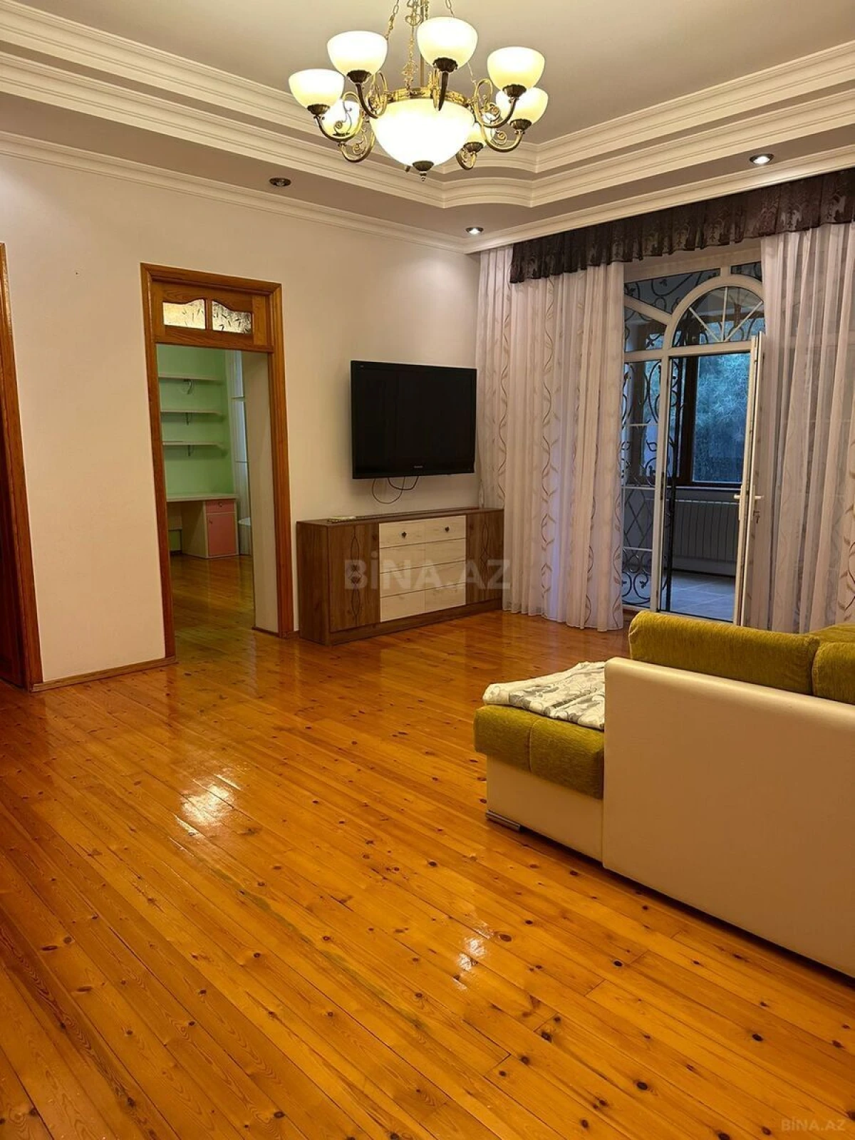 Satılır 5 otaqlı həyət evi 240 m²