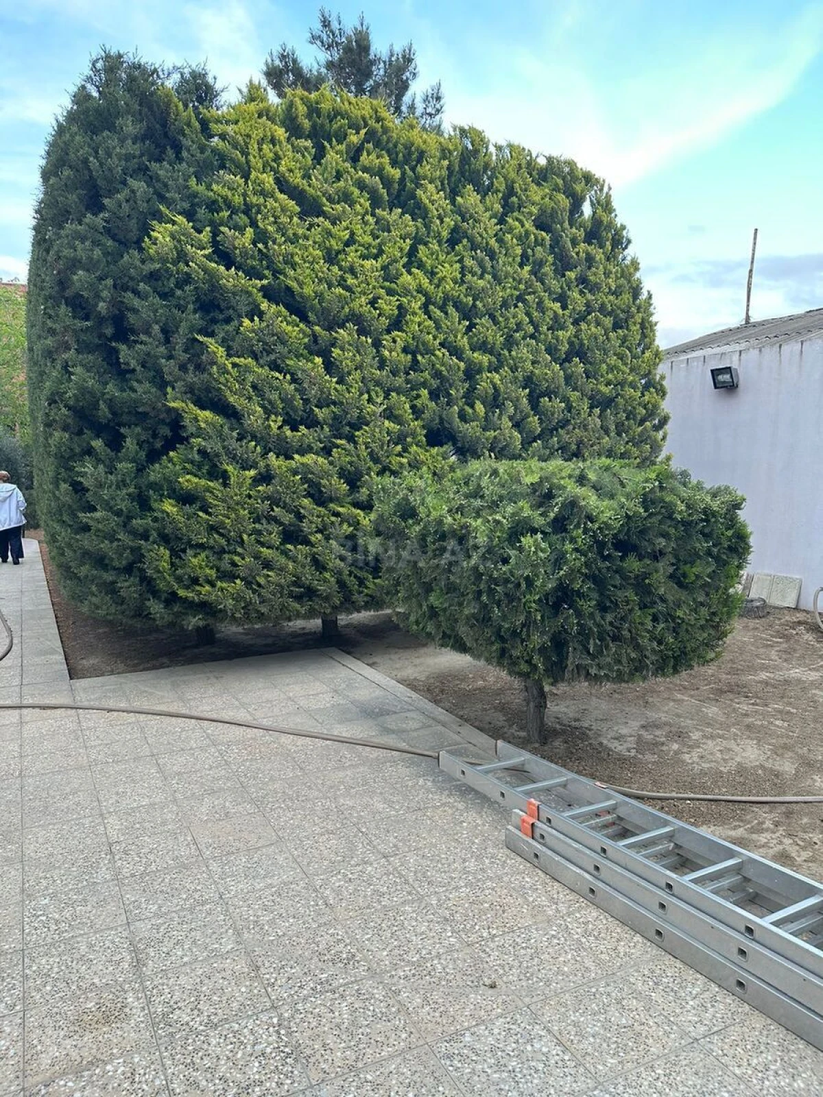 Satılır 5 otaqlı həyət evi 240 m²