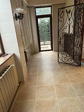 Satılır 5 otaqlı həyət evi 240 m²