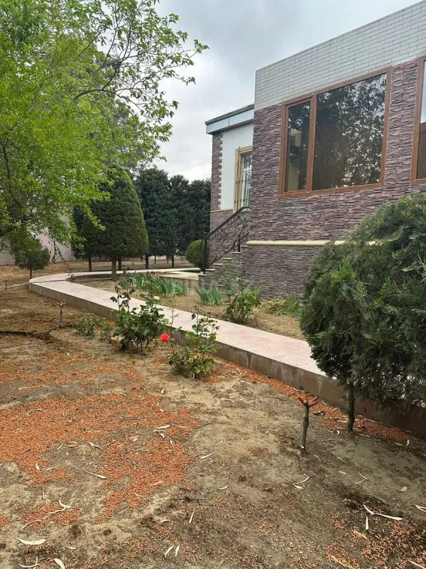 Satılır 5 otaqlı həyət evi 240 m²