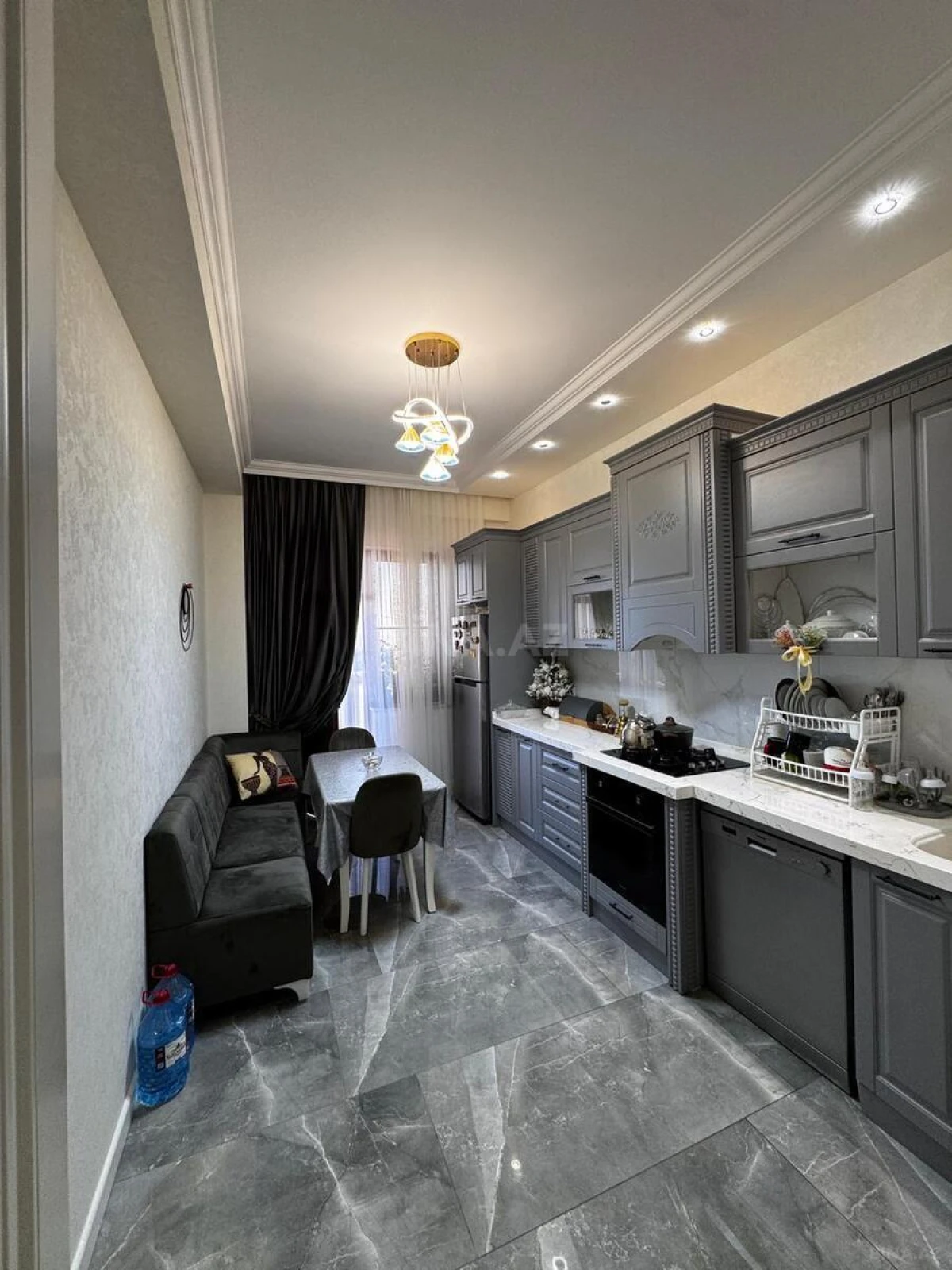 Satılır 3 otaqlı mənzil 130 m²