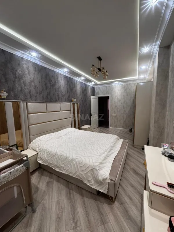Satılır 3 otaqlı mənzil 130 m²