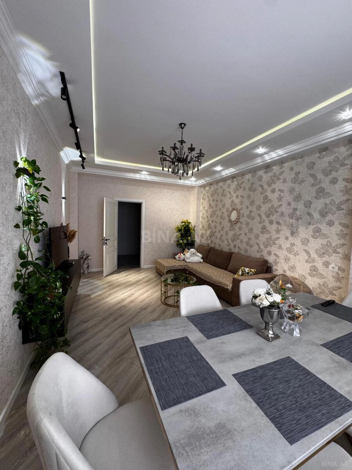 Satılır 3 otaqlı mənzil 130 m²