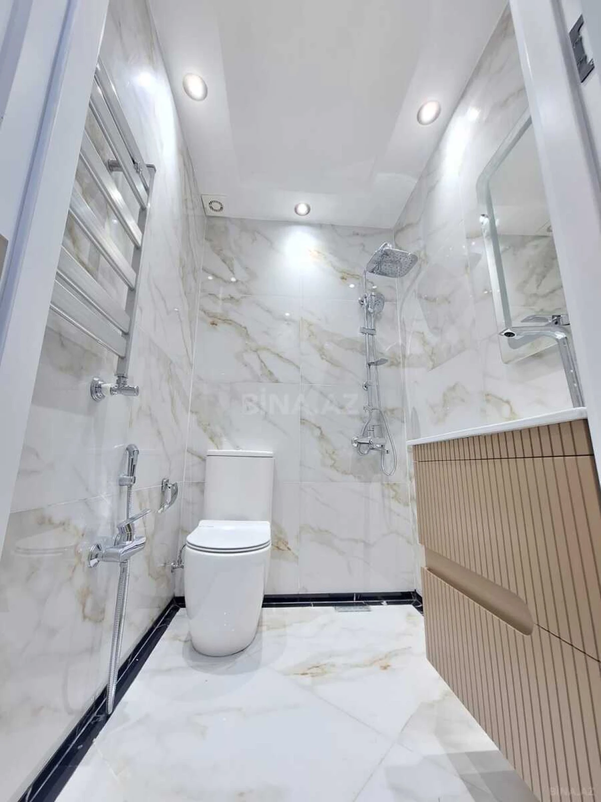 Satılır 2 otaqlı mənzil 96 m²