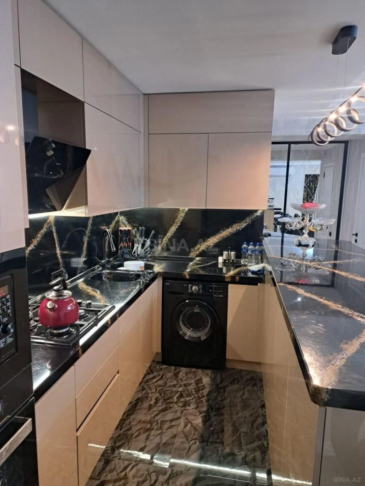 Satılır 3 otaqlı mənzil 115 m²