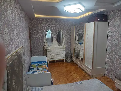 Satılır 4 otaqlı mənzil 100 m²