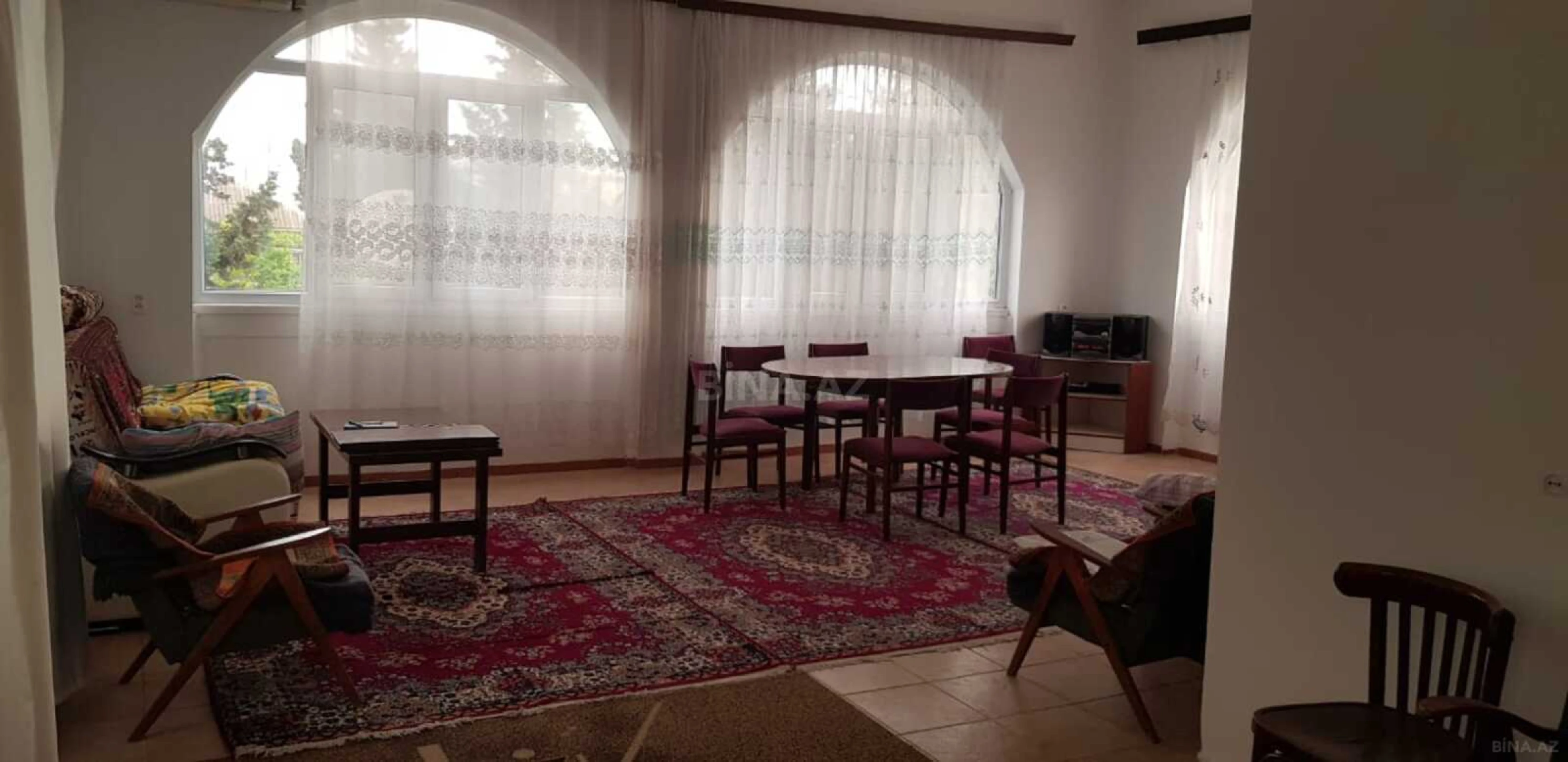Satılır 8 otaqlı həyət evi 300 m²
