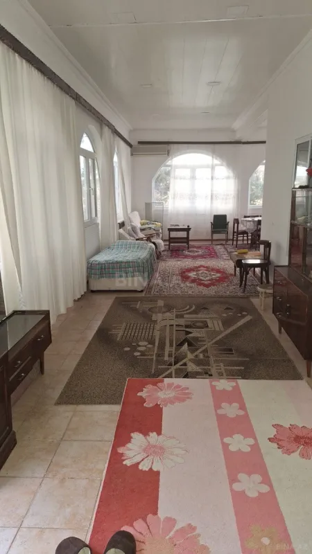 Satılır 8 otaqlı həyət evi 300 m²