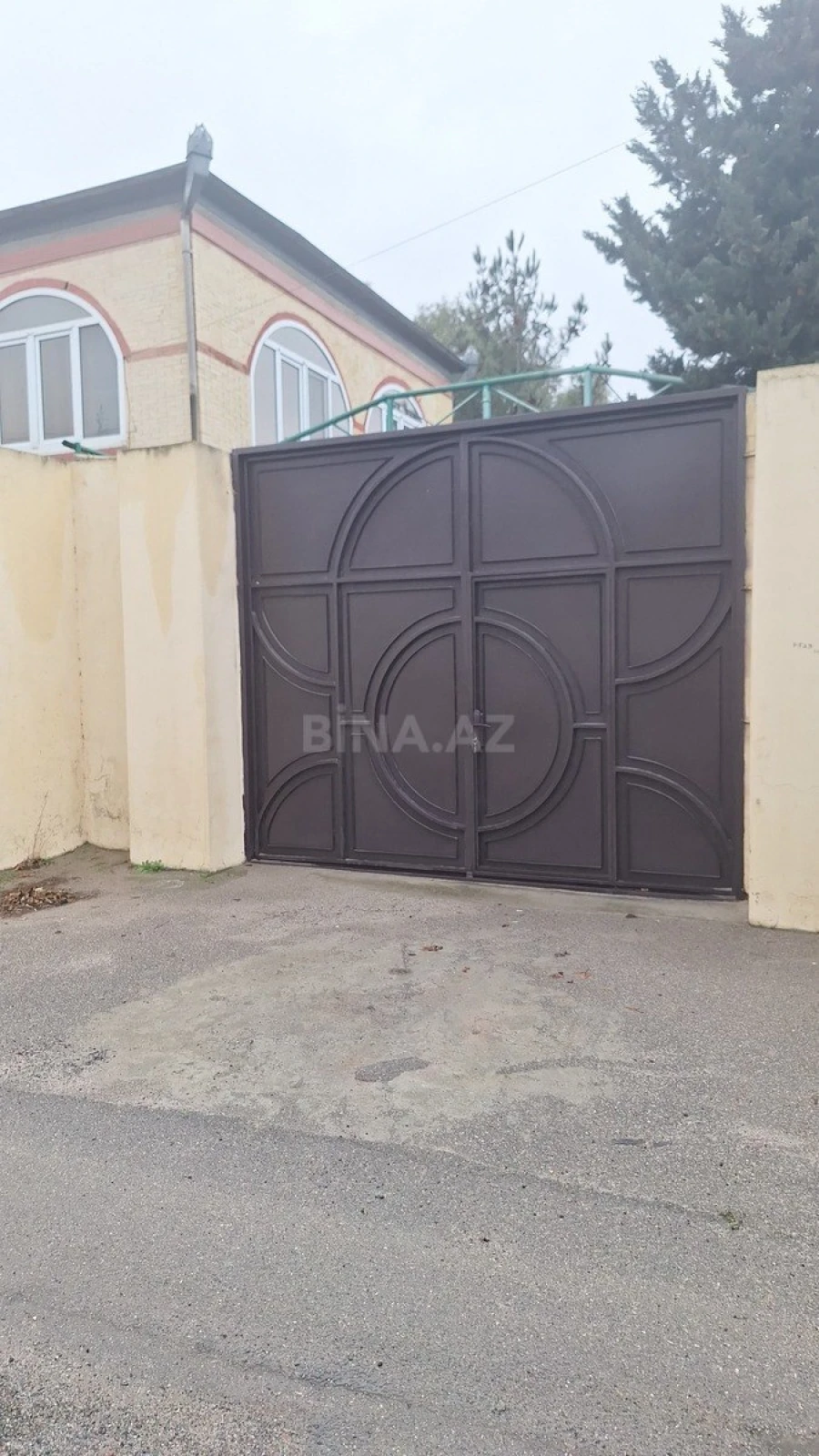 Satılır 8 otaqlı həyət evi 300 m²