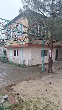 Satılır 8 otaqlı həyət evi 300 m²