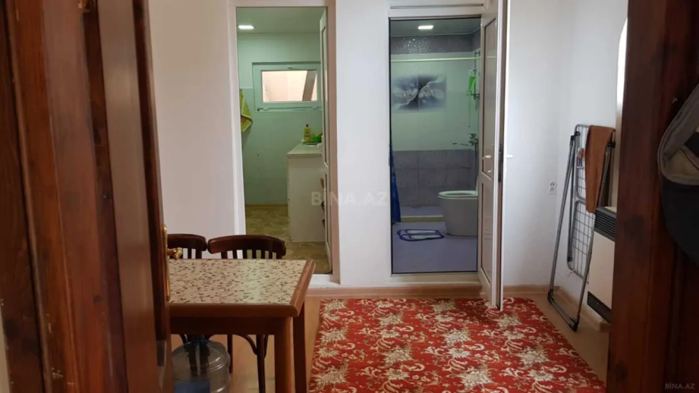 Satılır 8 otaqlı həyət evi 300 m²