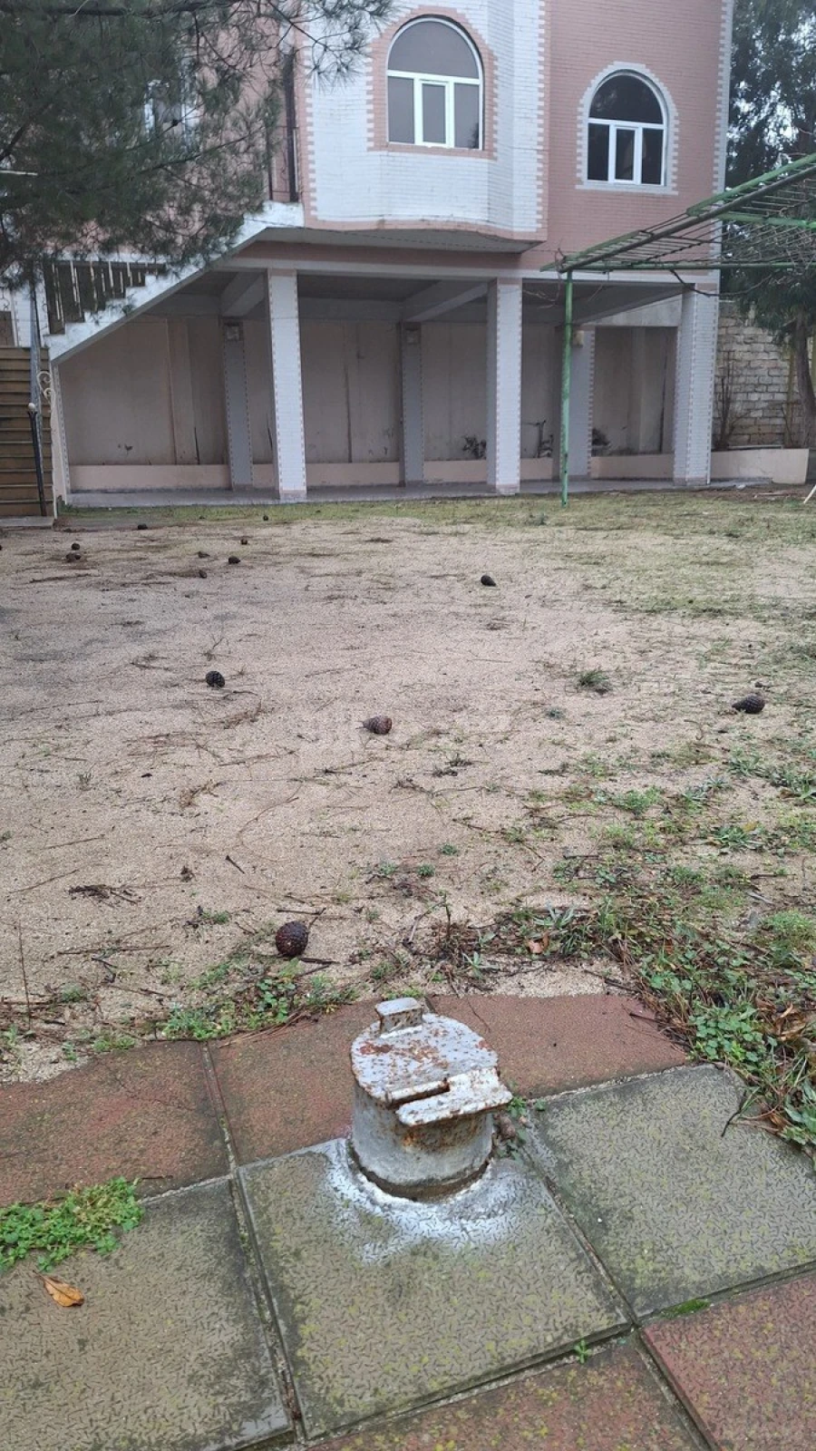 Satılır 8 otaqlı həyət evi 300 m²