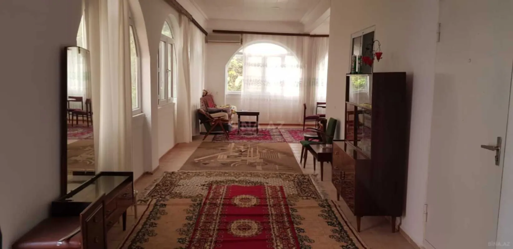 Satılır 8 otaqlı həyət evi 300 m²