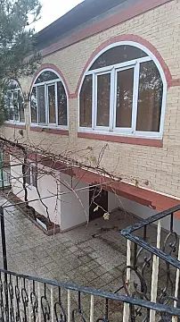 Satılır 8 otaqlı həyət evi 300 m²