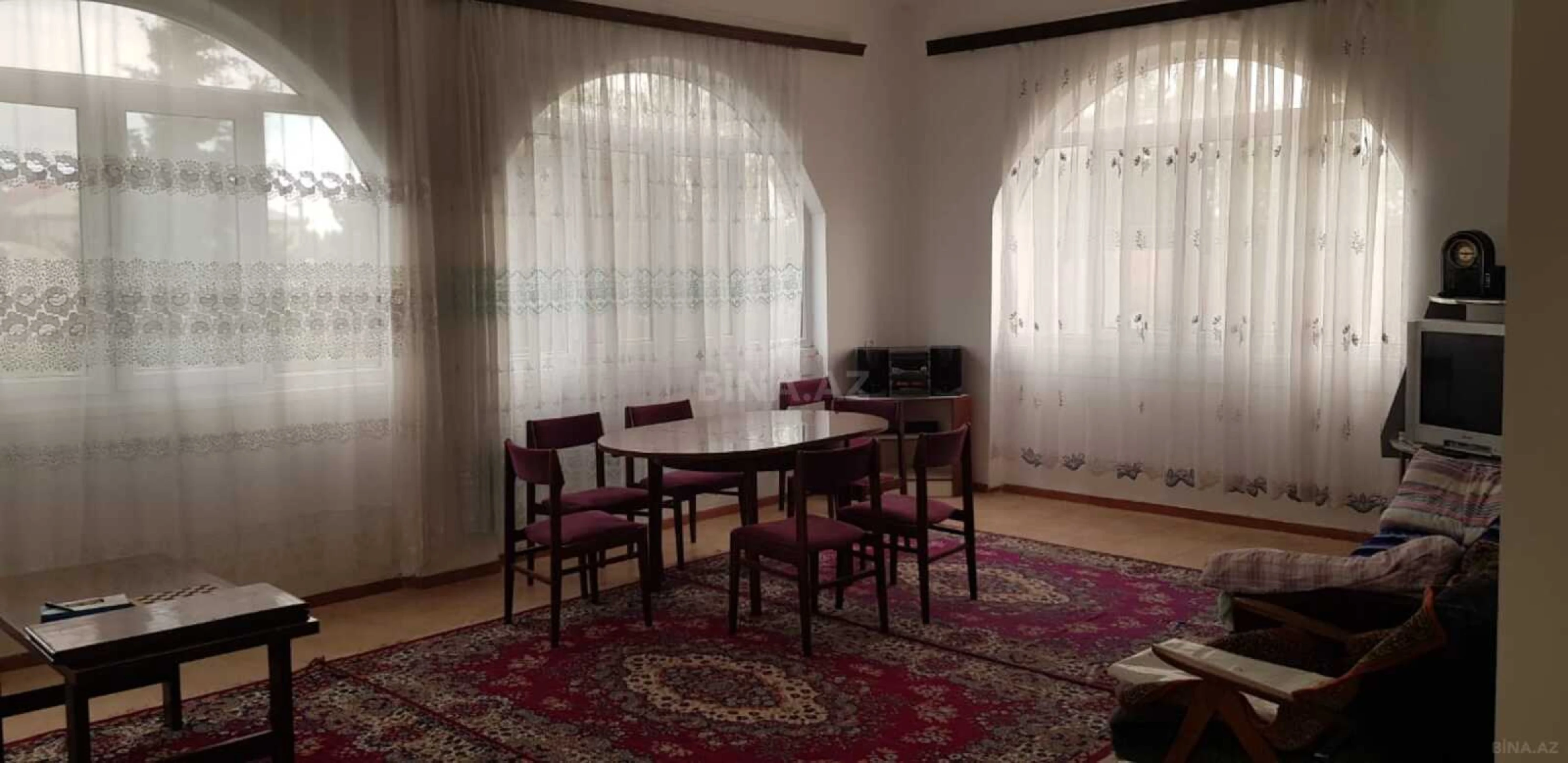 Satılır 8 otaqlı həyət evi 300 m²