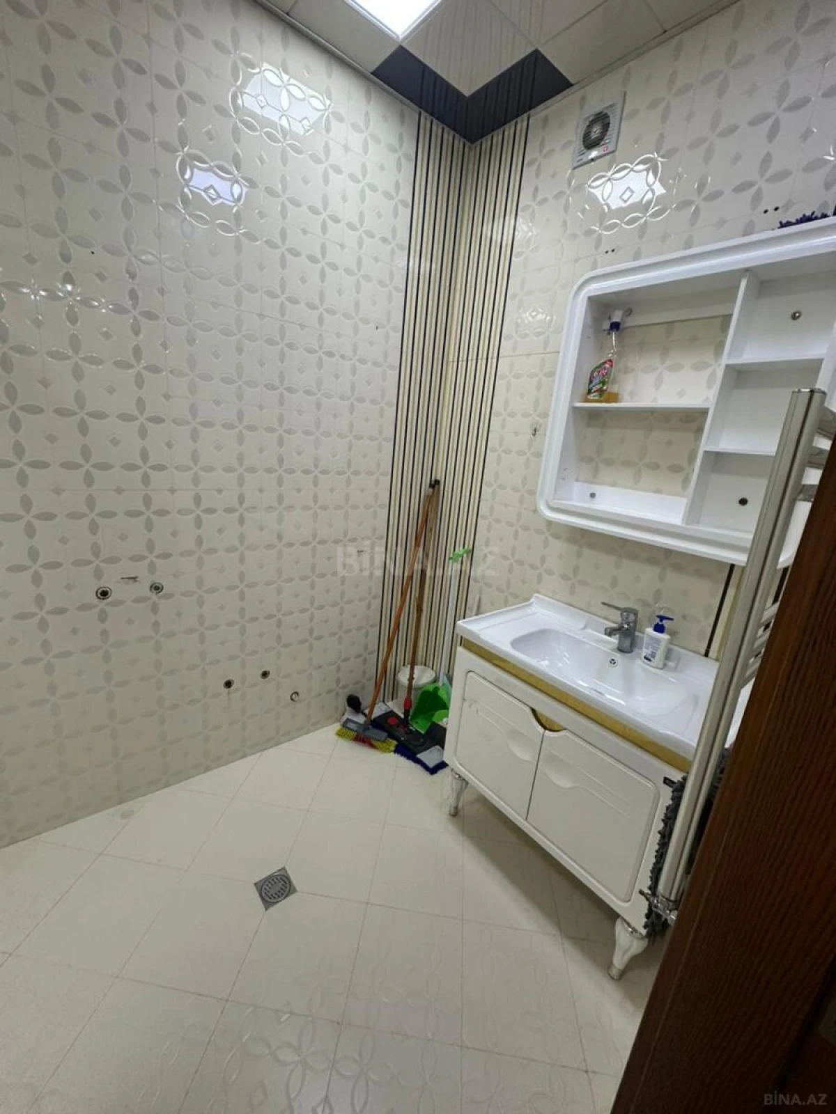 Kirayə verilir 3 otaqlı mənzil 140 m²