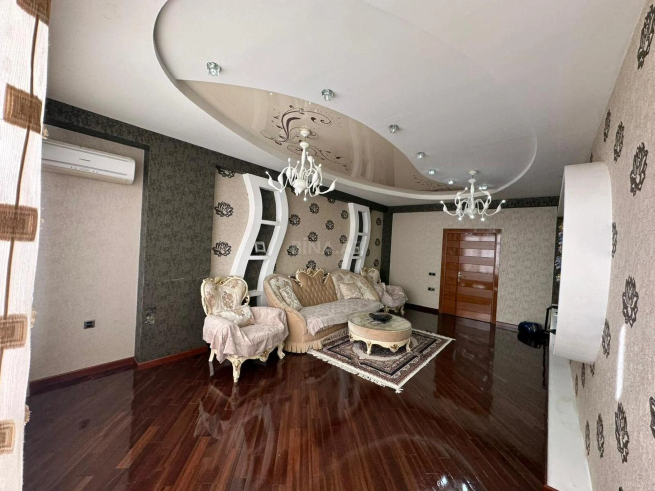 Kirayə verilir 3 otaqlı mənzil 140 m²