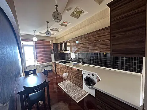 Kirayə verilir 3 otaqlı mənzil 140 m²