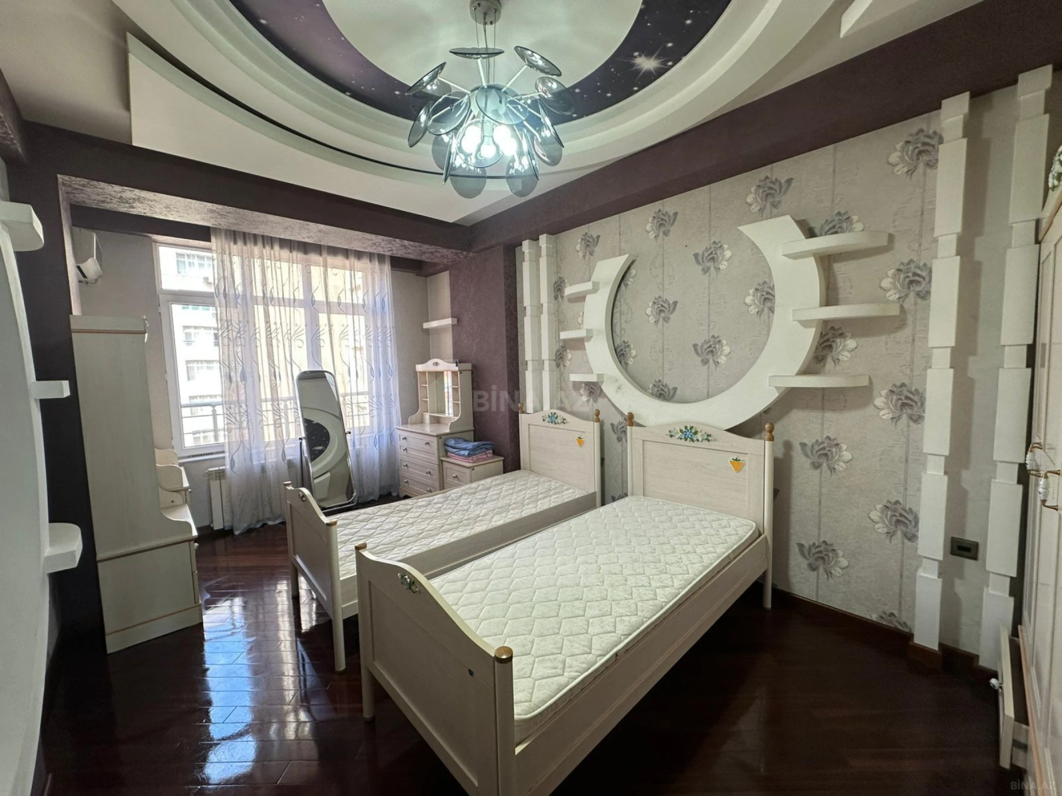 Kirayə verilir 3 otaqlı mənzil 140 m²