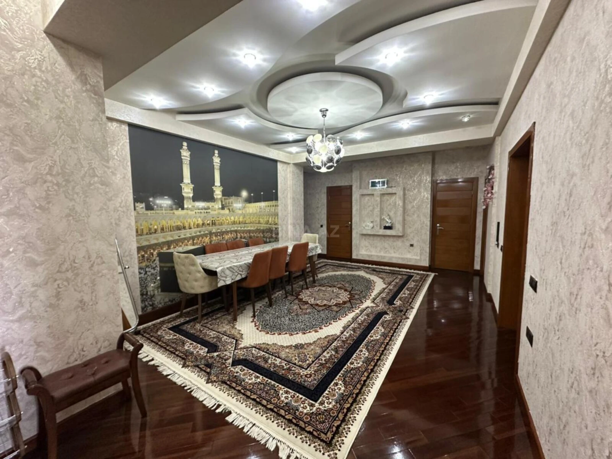 Kirayə verilir 3 otaqlı mənzil 140 m²