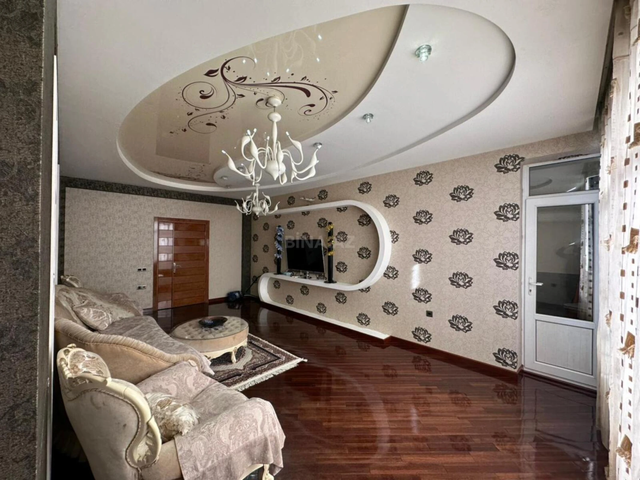 Kirayə verilir 3 otaqlı mənzil 140 m²