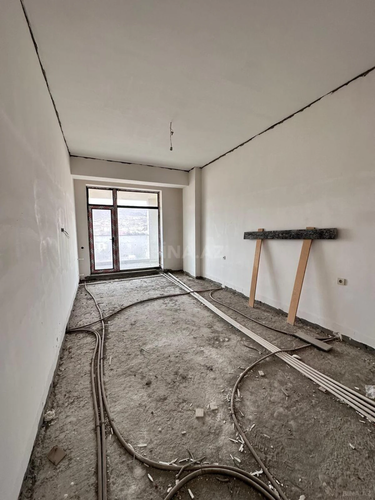 Satılır 3 otaqlı mənzil 118 m²