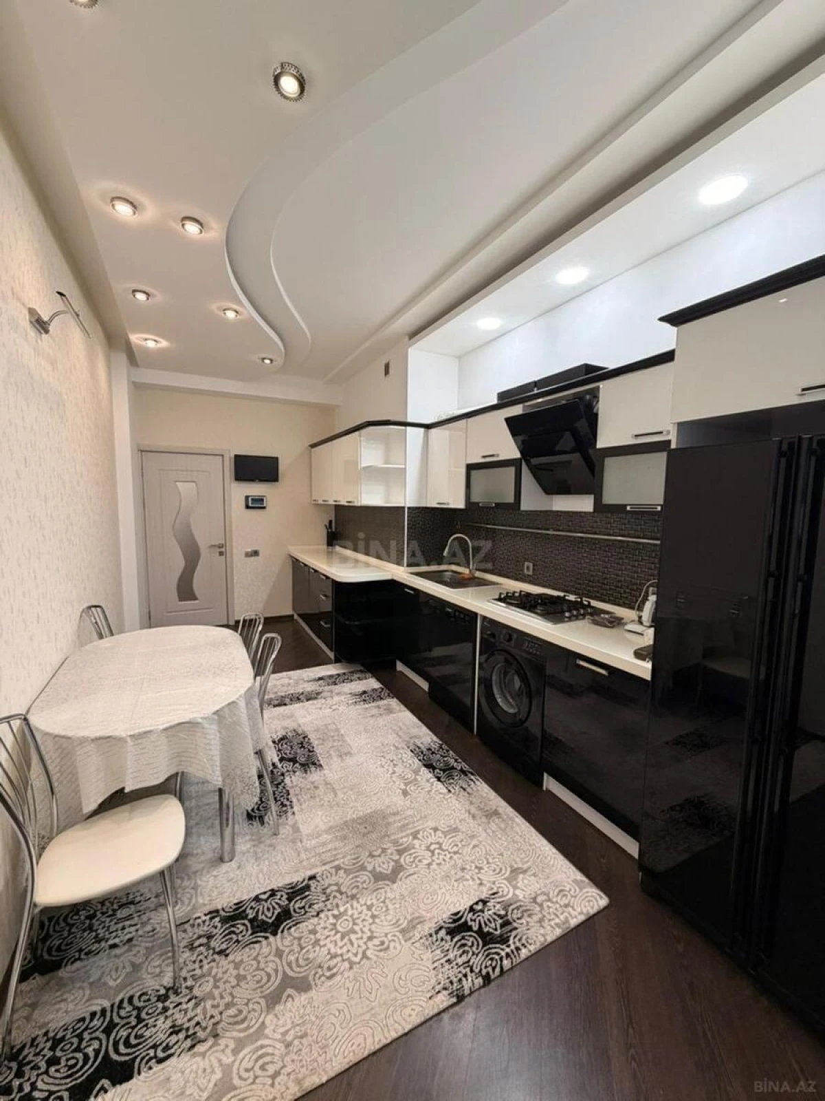 Kirayə verilir 2 otaqlı mənzil 91 m²