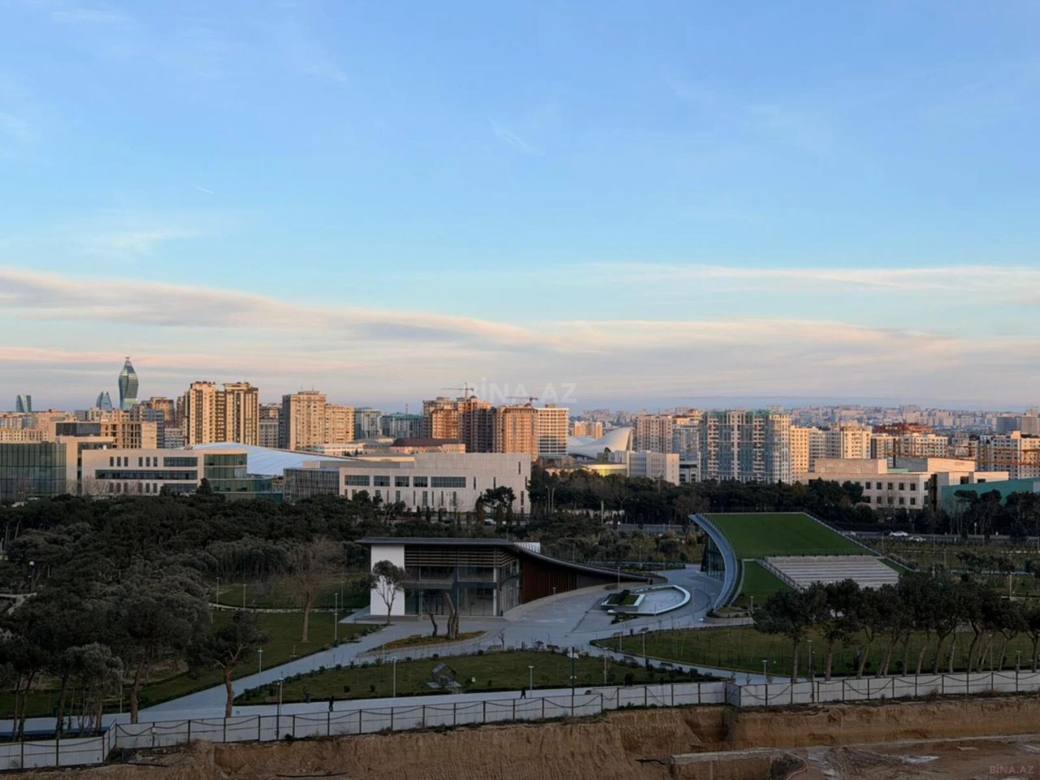 Kirayə verilir 2 otaqlı mənzil 91 m²