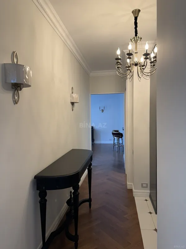 Kirayə verilir 3 otaqlı mənzil 130 m²
