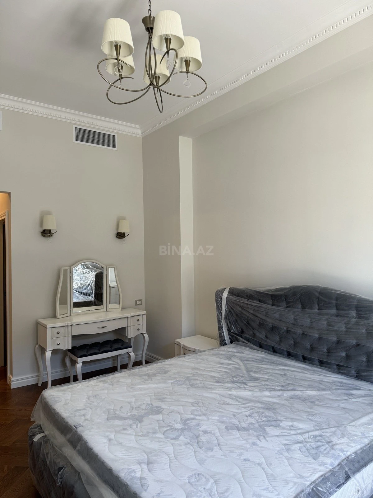 Kirayə verilir 3 otaqlı mənzil 130 m²