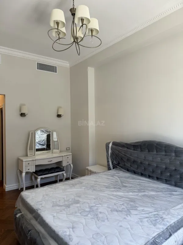Kirayə verilir 3 otaqlı mənzil 130 m²