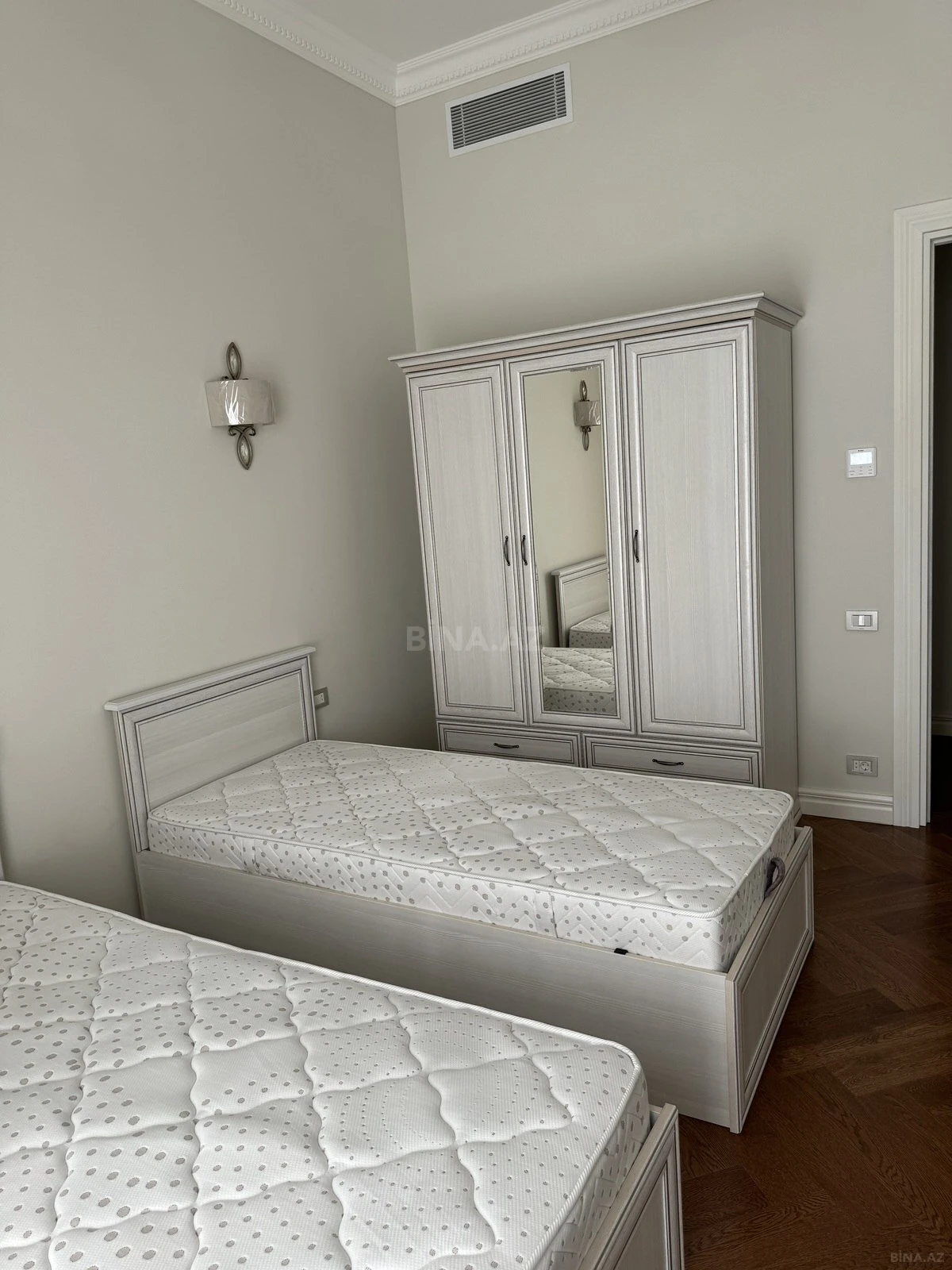 Kirayə verilir 3 otaqlı mənzil 130 m²