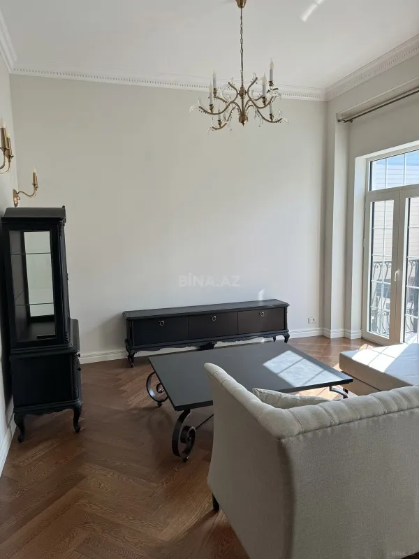 Kirayə verilir 3 otaqlı mənzil 130 m²