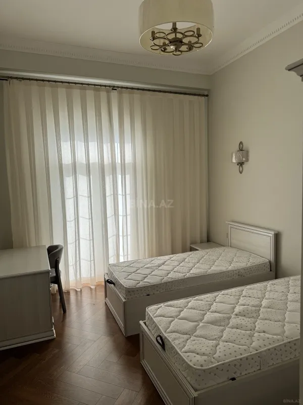 Kirayə verilir 3 otaqlı mənzil 130 m²