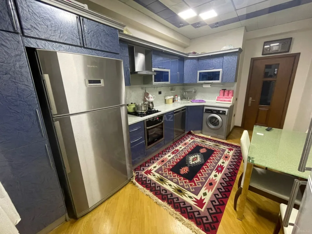 Satılır 3 otaqlı mənzil 140 m²