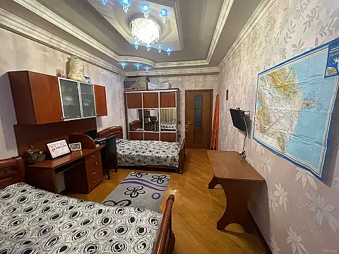 Satılır 3 otaqlı mənzil 140 m²