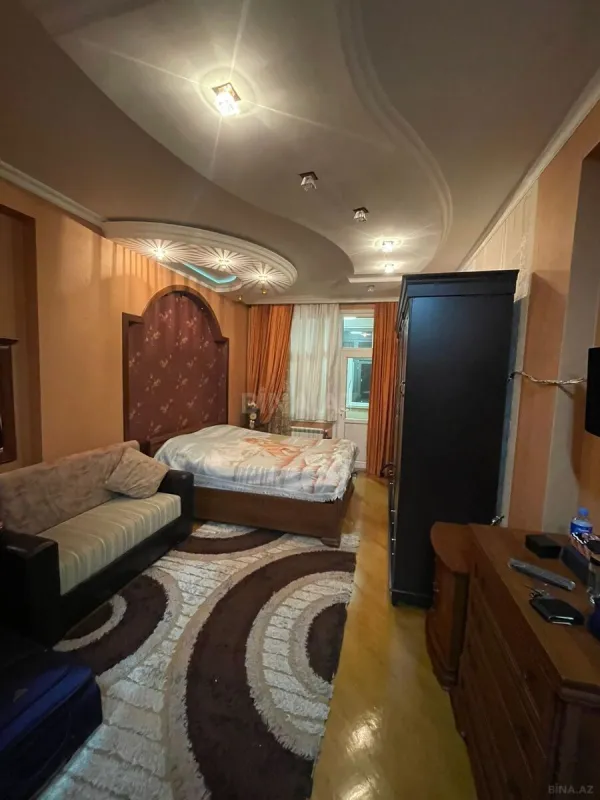 Satılır 3 otaqlı mənzil 140 m²