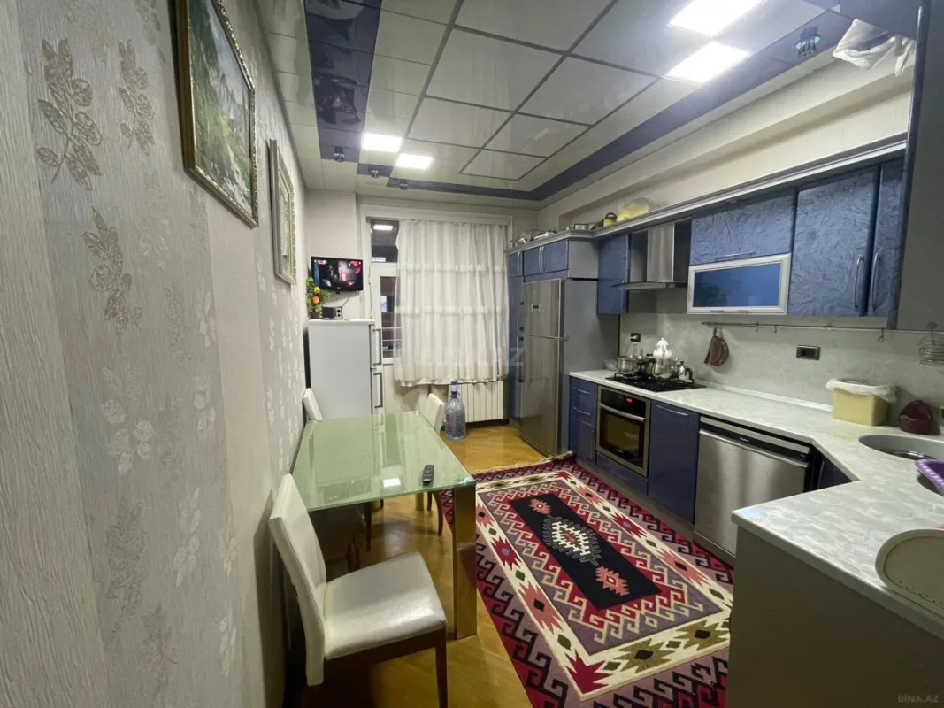 Satılır 3 otaqlı mənzil 140 m²