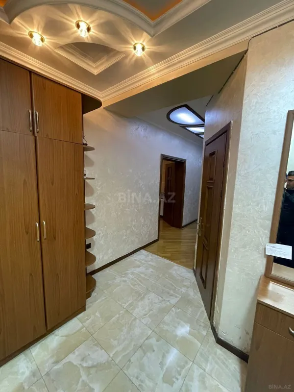 Satılır 3 otaqlı mənzil 140 m²